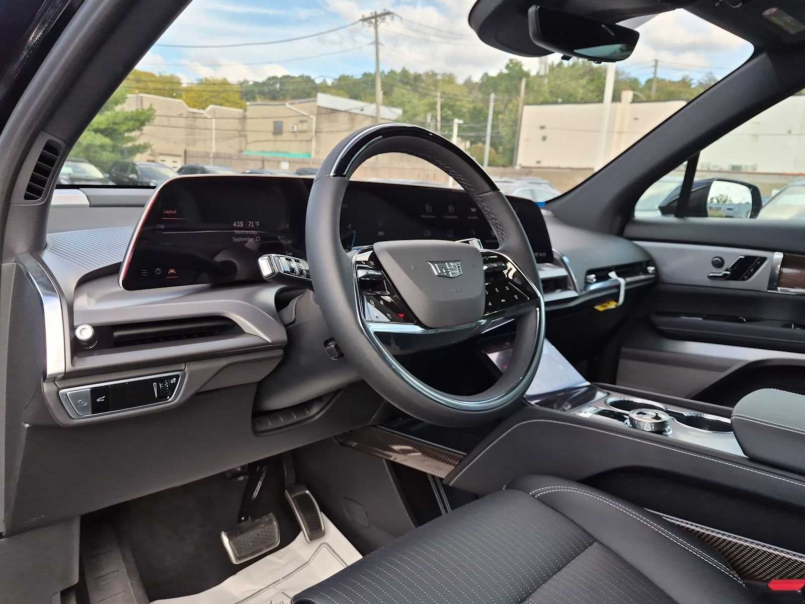 2027 Cadillac VISTIQ Luxury - Photo 17