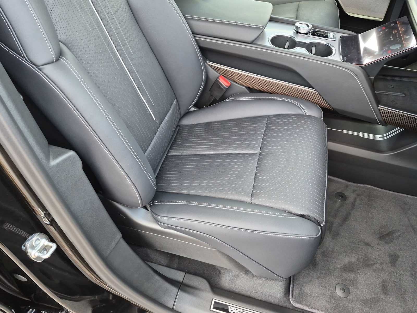 2027 Cadillac VISTIQ Luxury - Photo 42