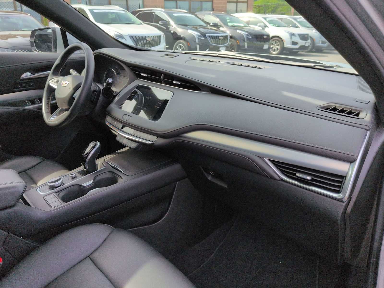 2023 Cadillac XT4 Premium Luxury