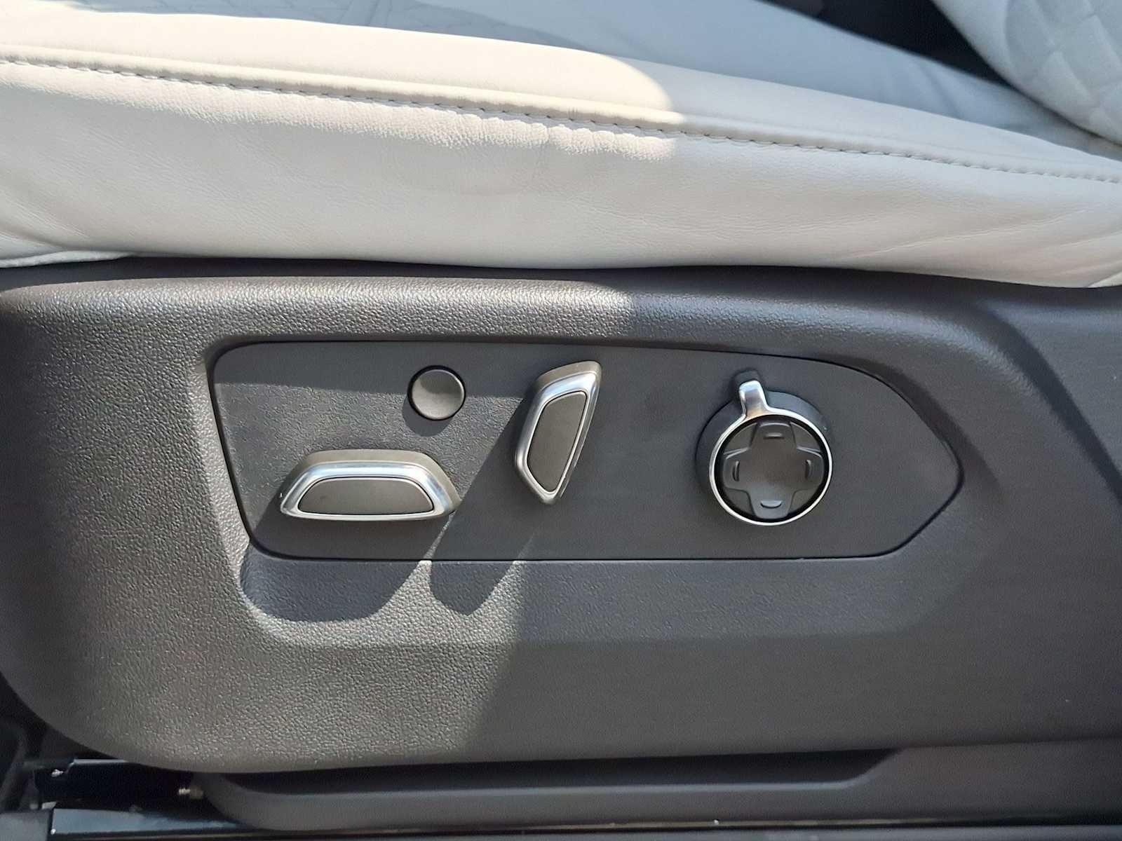 2026 Cadillac Escalade ESV V-Series - Photo 24