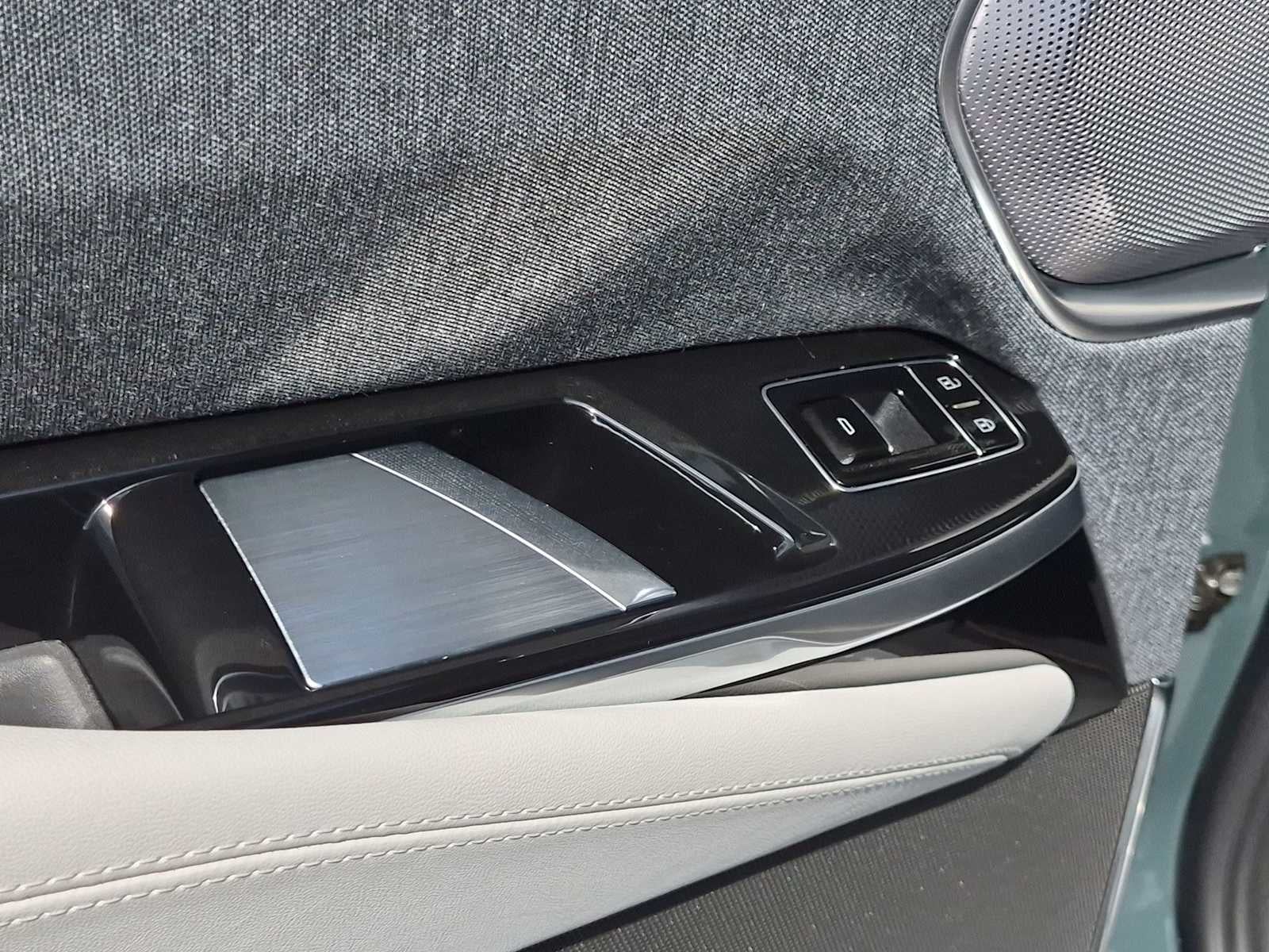2026 Cadillac Escalade ESV V-Series - Photo 43