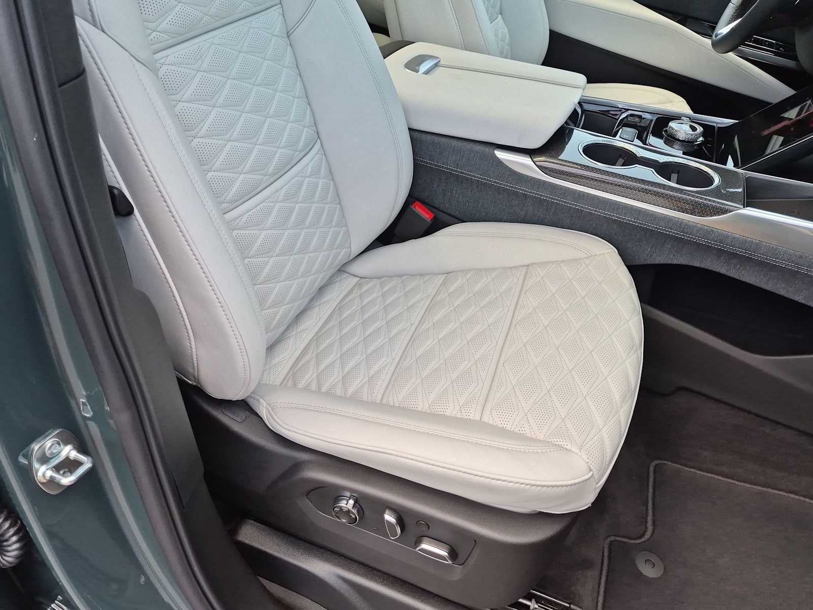2026 Cadillac Escalade ESV V-Series - Photo 50