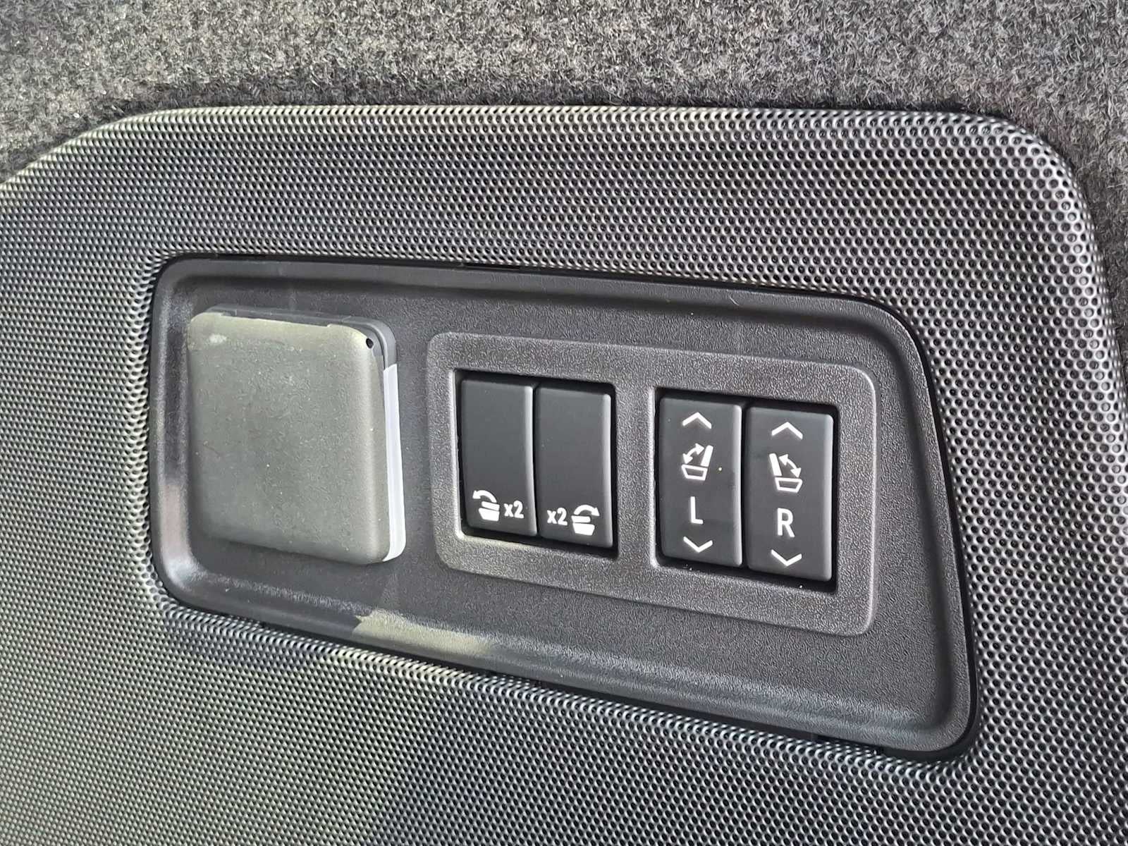 2026 Cadillac Escalade ESV V-Series - Photo 9