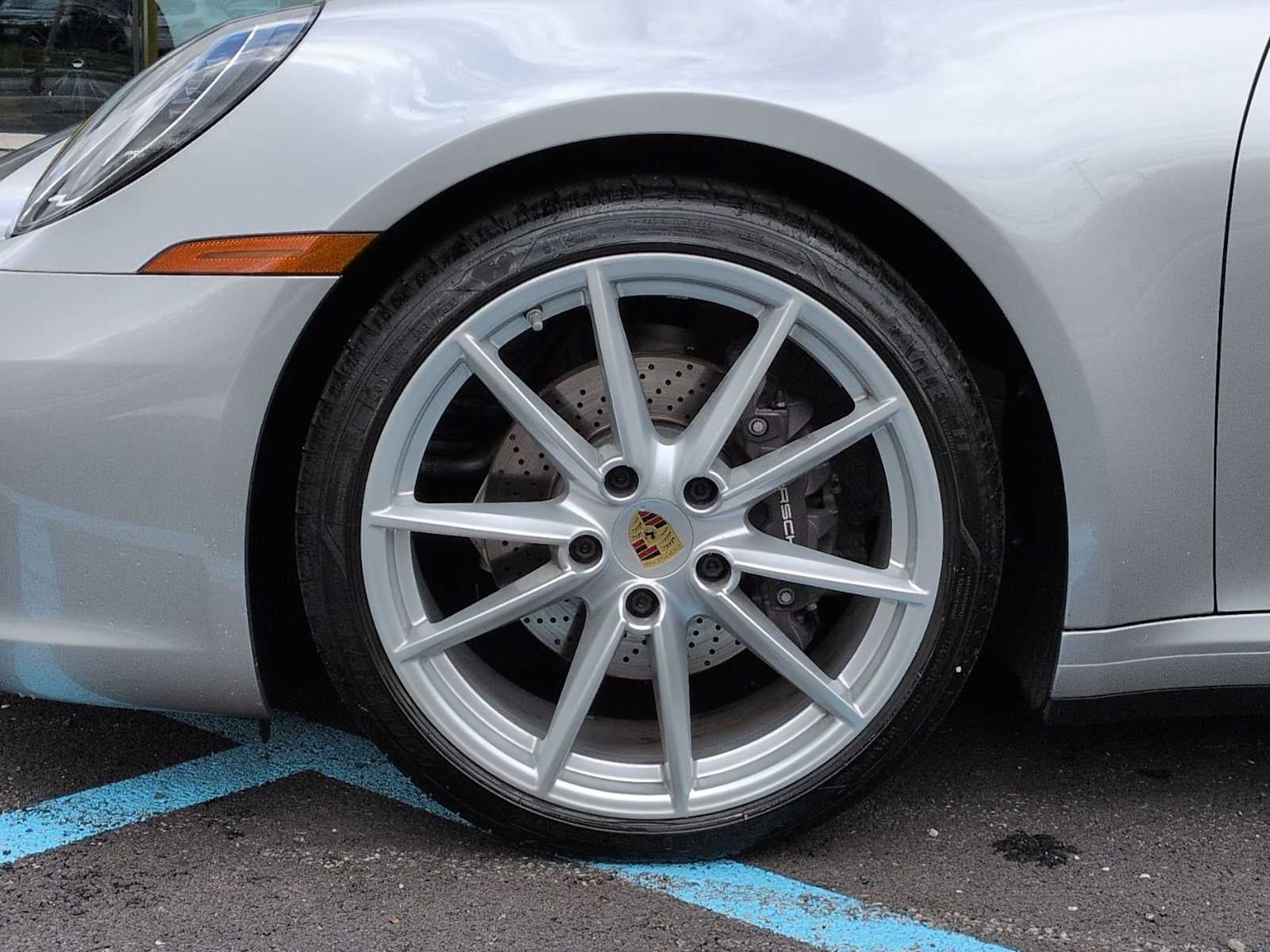 2020 Porsche 911 Carrera